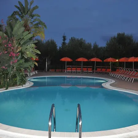 شقة فندقية Baia Infreschi 4*