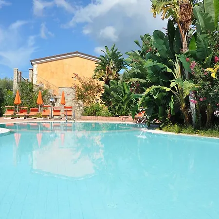 شقة فندقية Baia Infreschi 4*