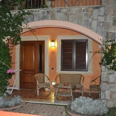 شقة فندقية Baia Infreschi 4*