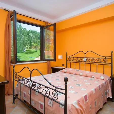 شقة فندقية Baia Infreschi 4*